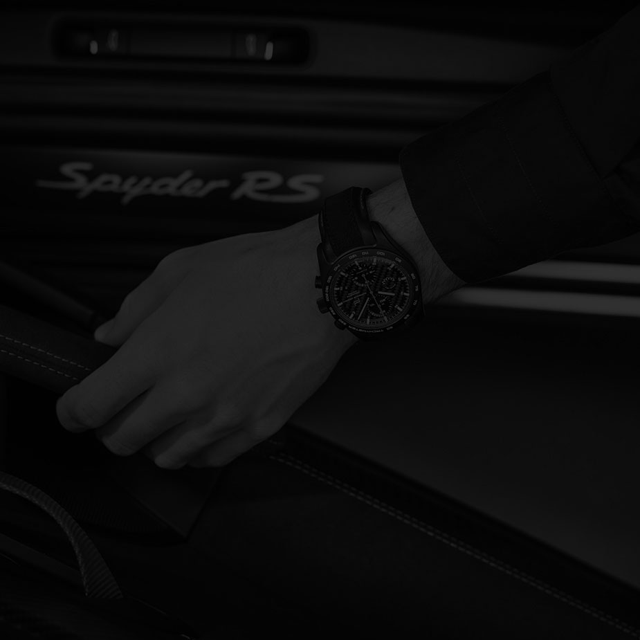 porsche-design-chronograph-718-spyder-rs-studio-bkgr-1