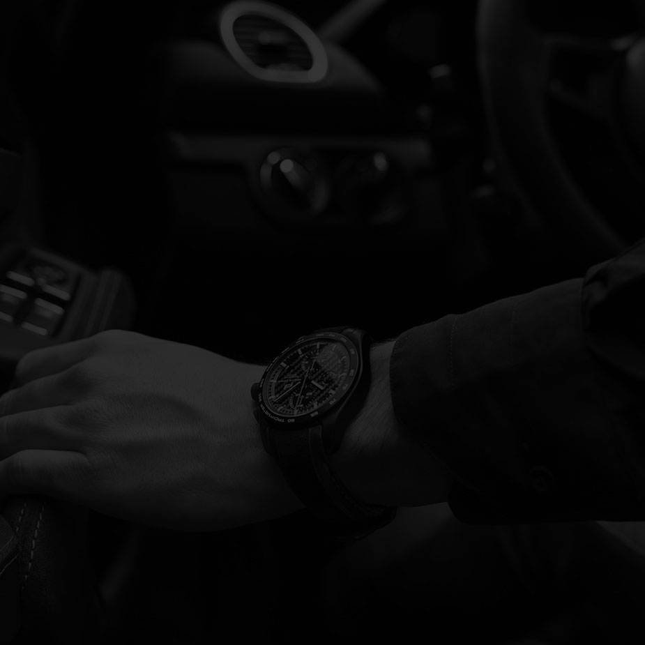 porsche-design-chronograph-718-spyder-rs-studio-bkgr-2